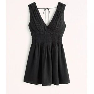 Abercrombie & Fitch Black Smocked Plunge
Crinkle Mini Dress